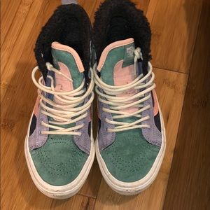gently used thermal vans women’s us size 7.5